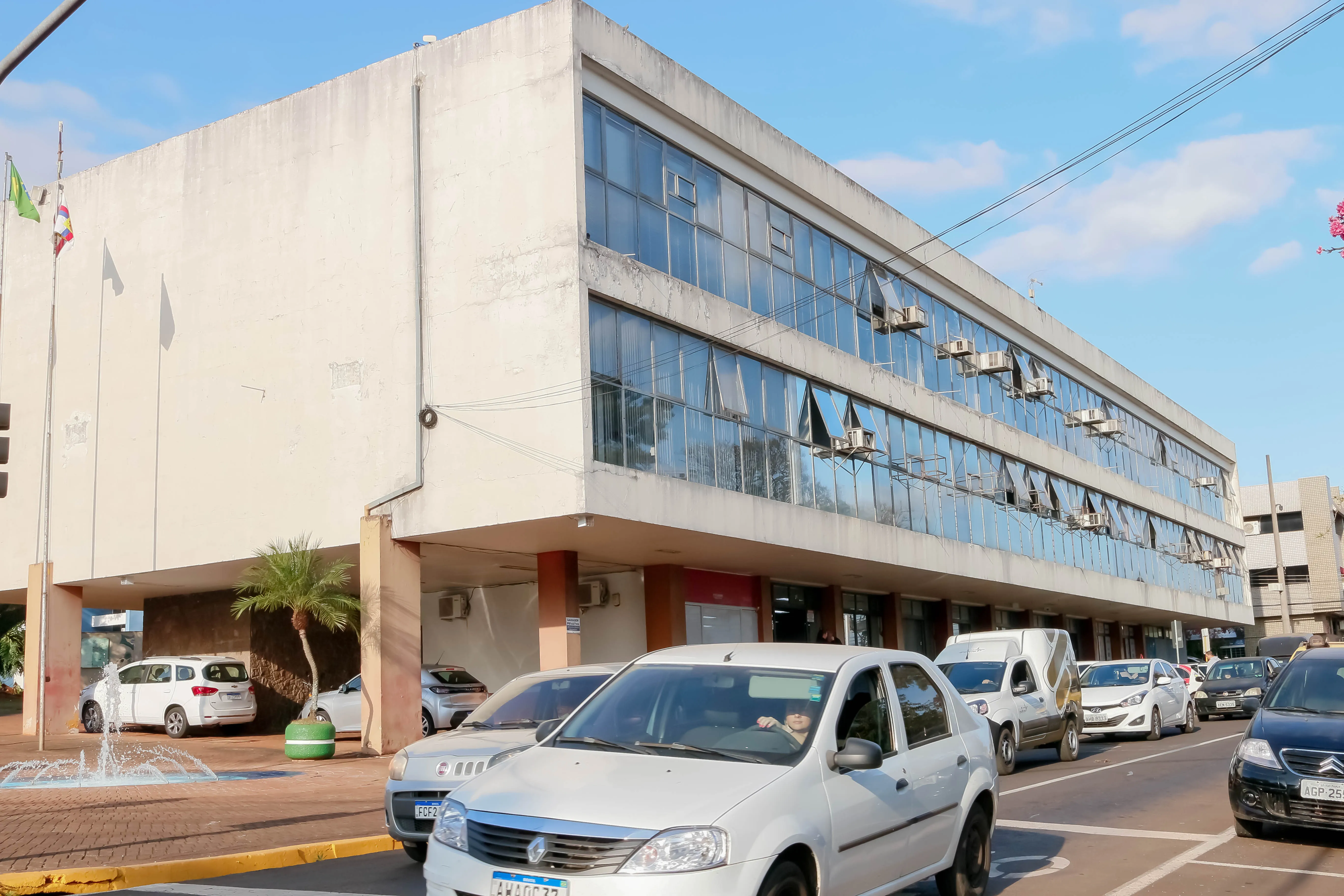 Imagem descritiva da notícia Pane elétrica afeta atendimento 
na Prefeitura de Apucarana