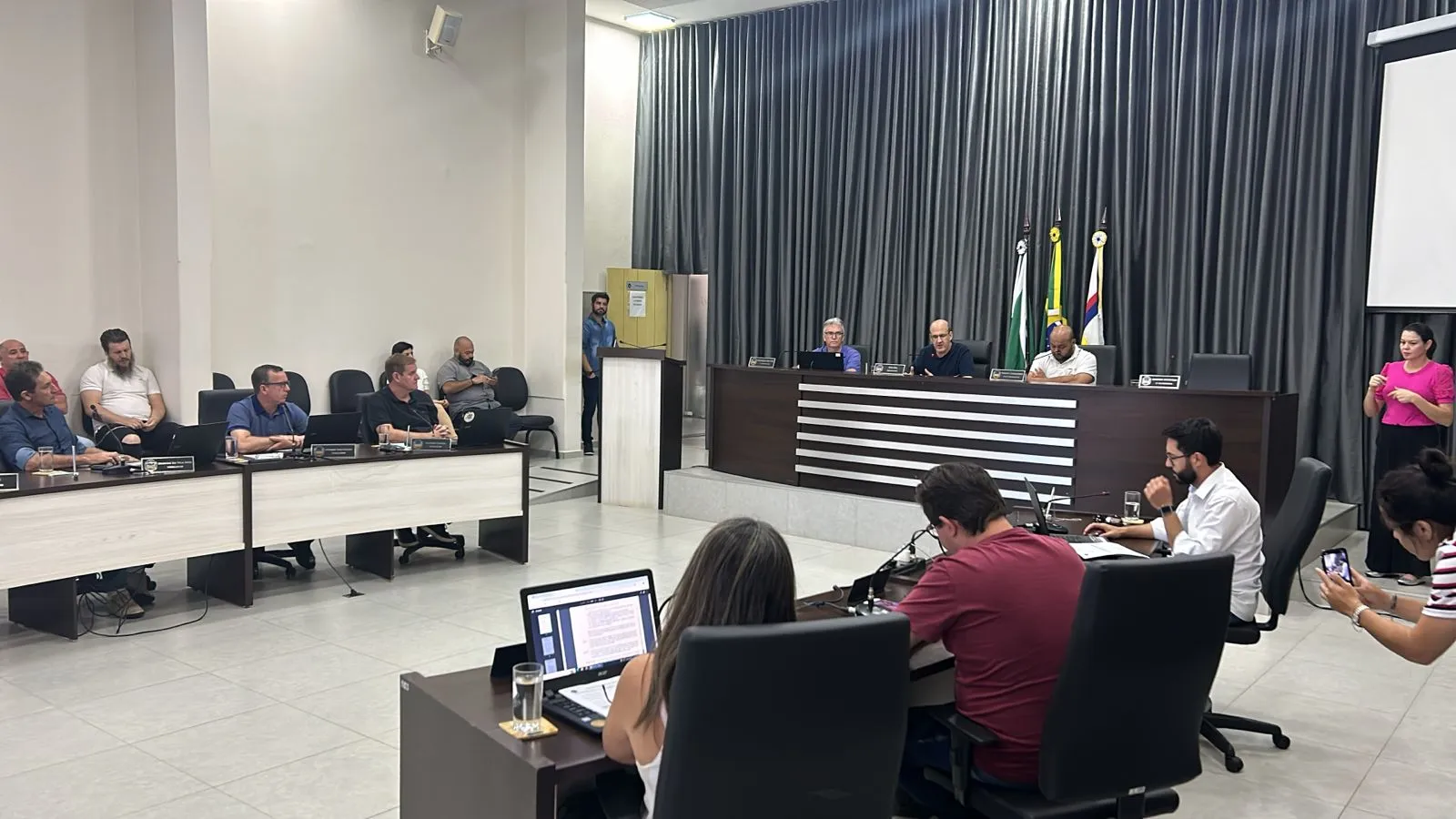 Imagem descritiva da notícia Câmara aprova nova política de ensino integral em Apucarana