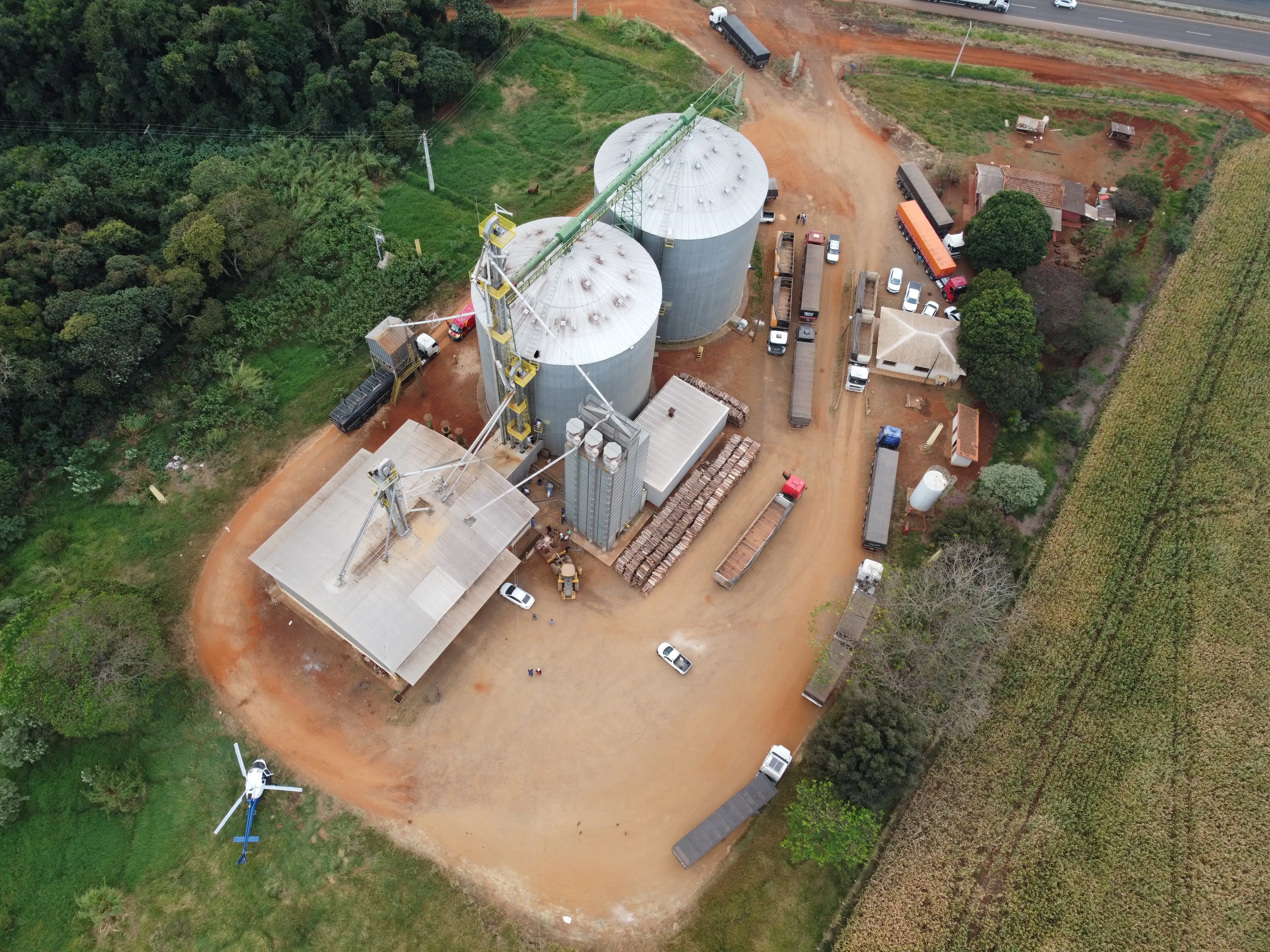 Imagem descritiva da notícia Trabalhador é resgatado de silo após 9 horas em Marilândia do Sul