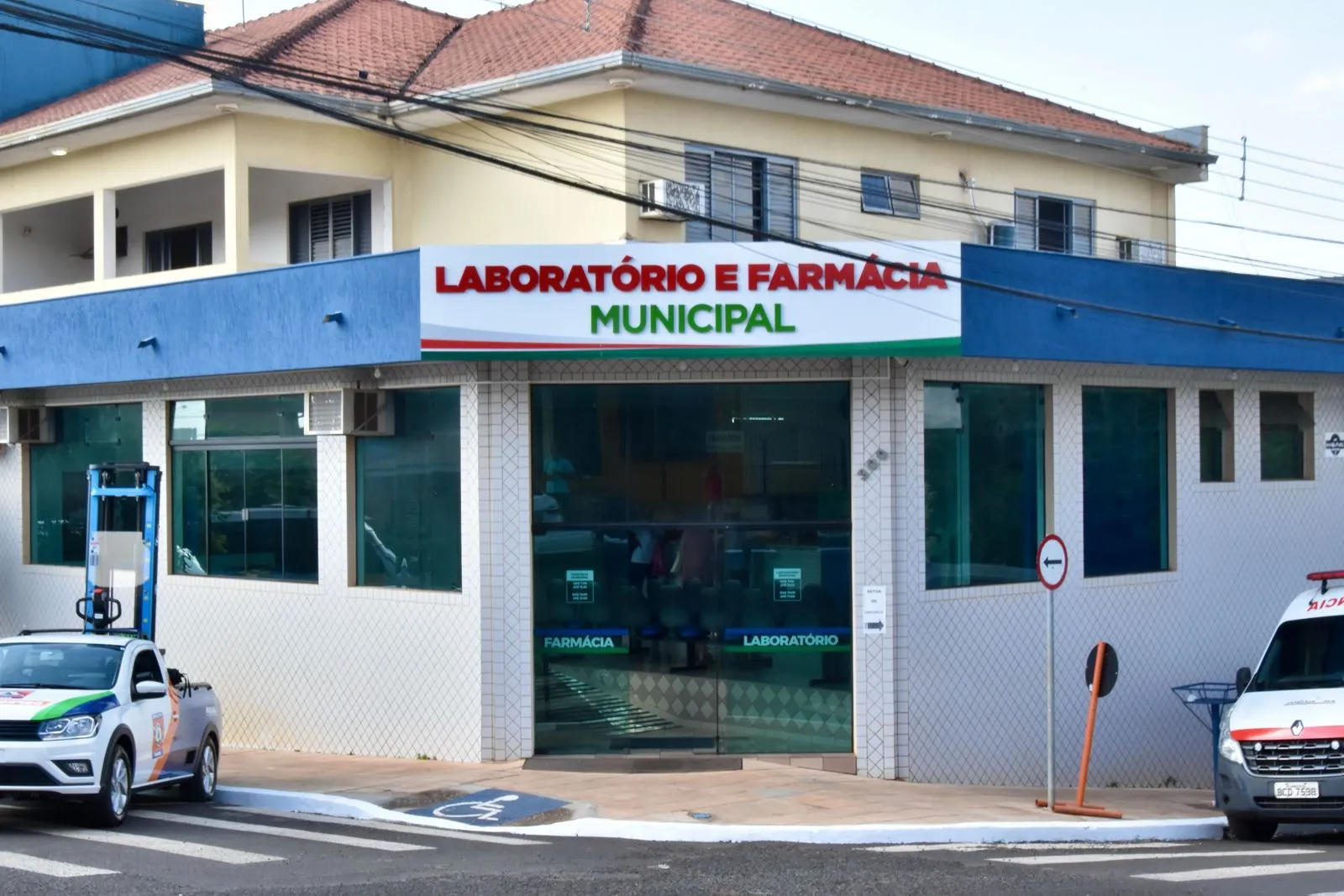 Imagem descritiva da notícia Jandaia do Sul centraliza atendimento do laboratório e farmácia municipal