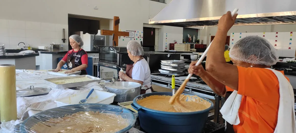 Imagem descritiva da notícia No Dia dos Namorados, comunidade prepara ‘bolo casamenteiro’