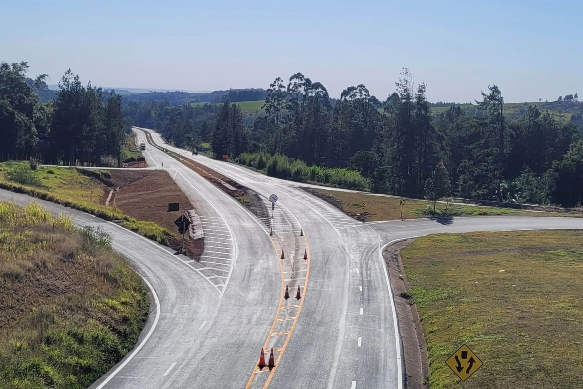 Imagem descritiva da notícia DER libera mais 14 km de duplicação na PR-445