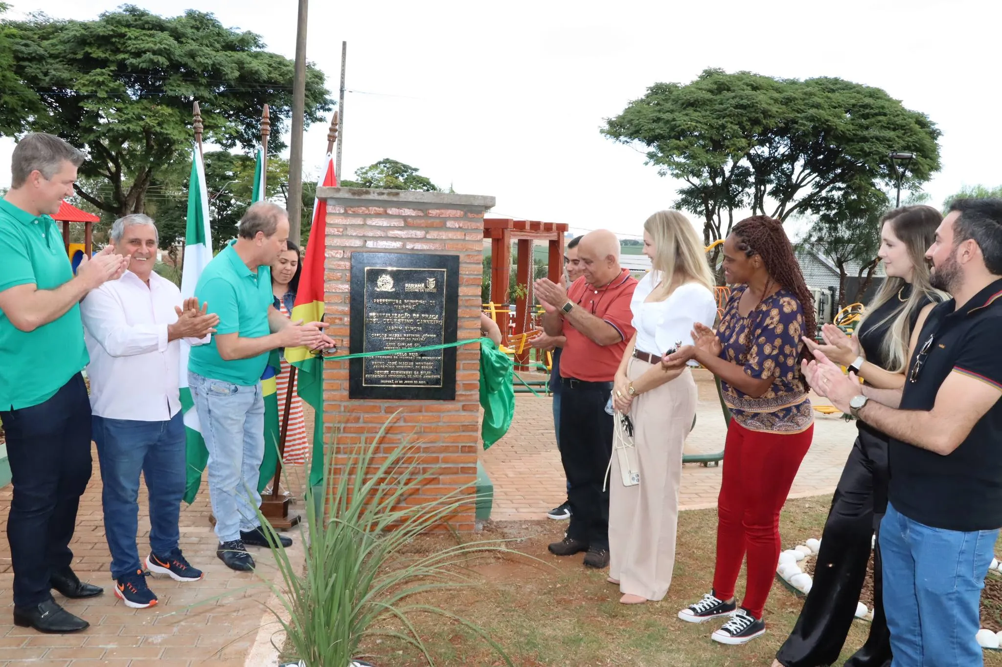 Imagem descritiva da notícia Prefeitura de Ivaiporã entrega obras em praças e anuncia recape asfáltico