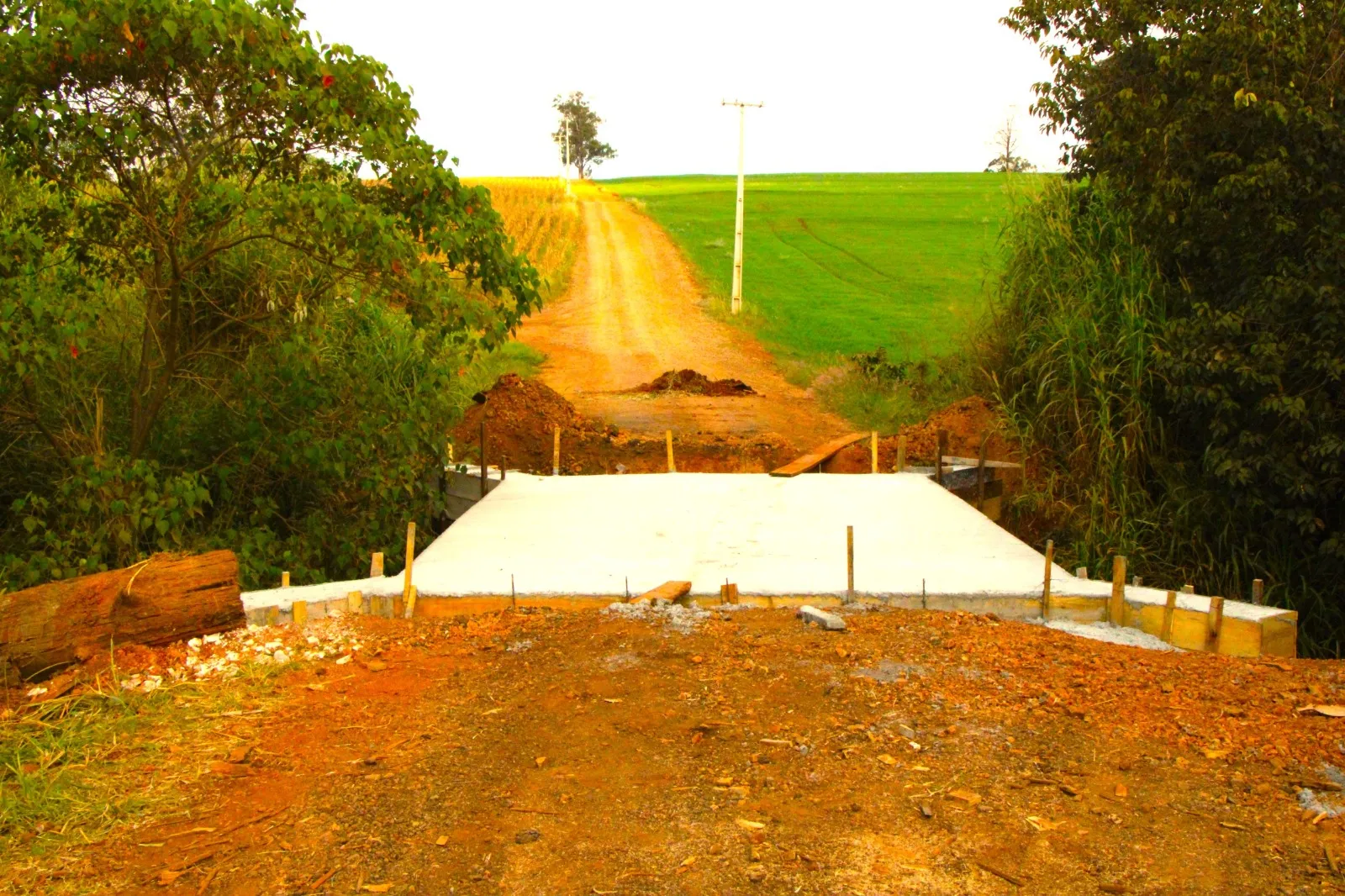 Imagem descritiva da notícia Arapongas finaliza substituição de ponte na Estrada da Mantiqueira