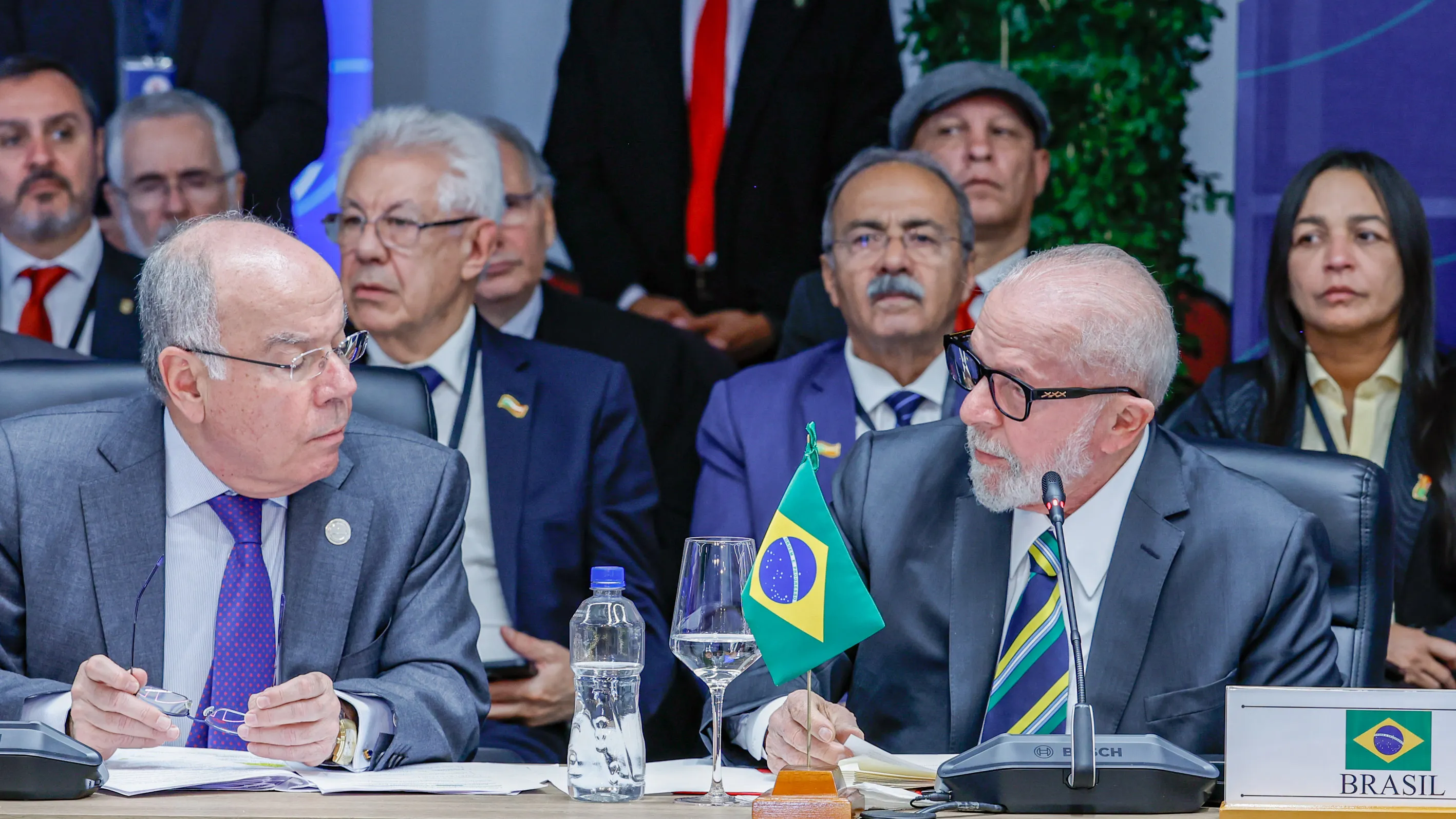 Assunção-Paraguai 08.07.2024 - Presidente da República, Luiz Inácio Lula da Silva e o ministro das Relações Exteriores, Mauro Vieira durante sessão Plenária dos Presidentes dos Estados Parte do MERCOSUL e Estados Associados. Foto: Ricardo Stuckert/PR