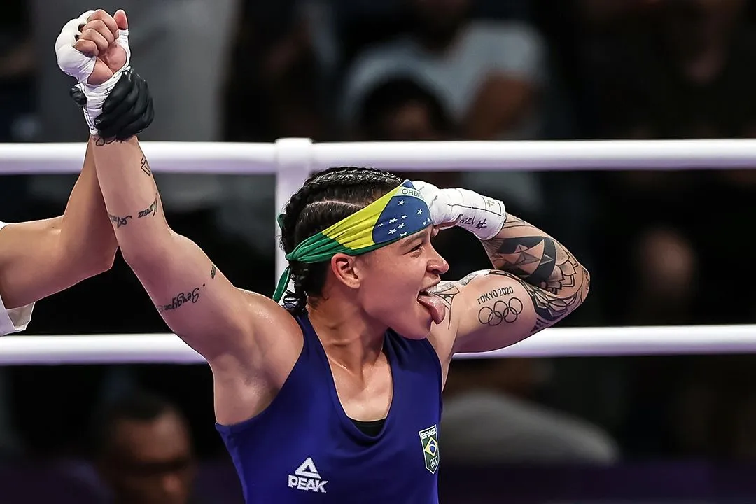 Imagem descritiva da notícia Brasileira derrota holandesa e garante medalha no boxe