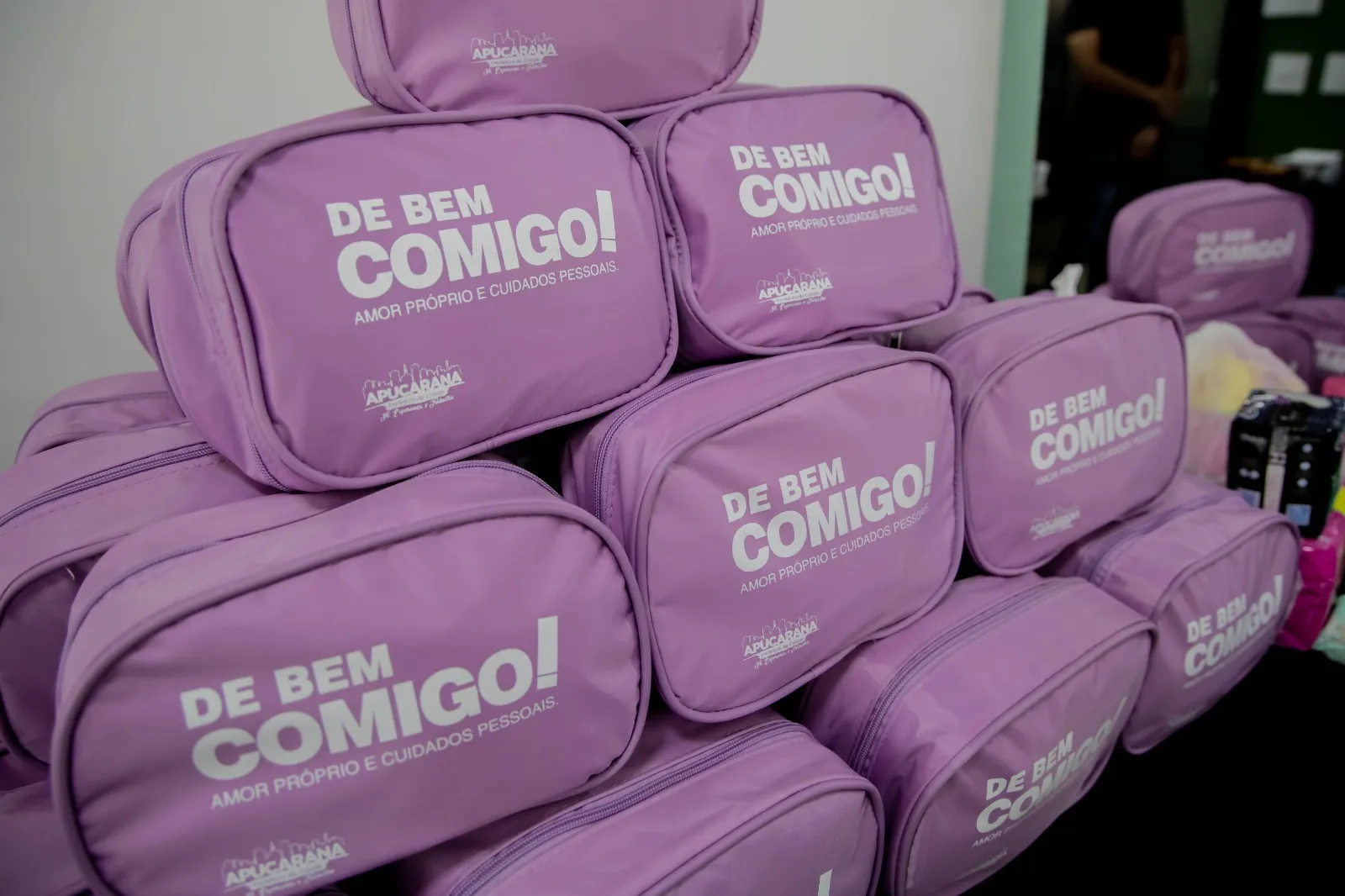 Imagem descritiva da notícia Entrega de kits de higiene íntima para alunos é retomada nas escolas