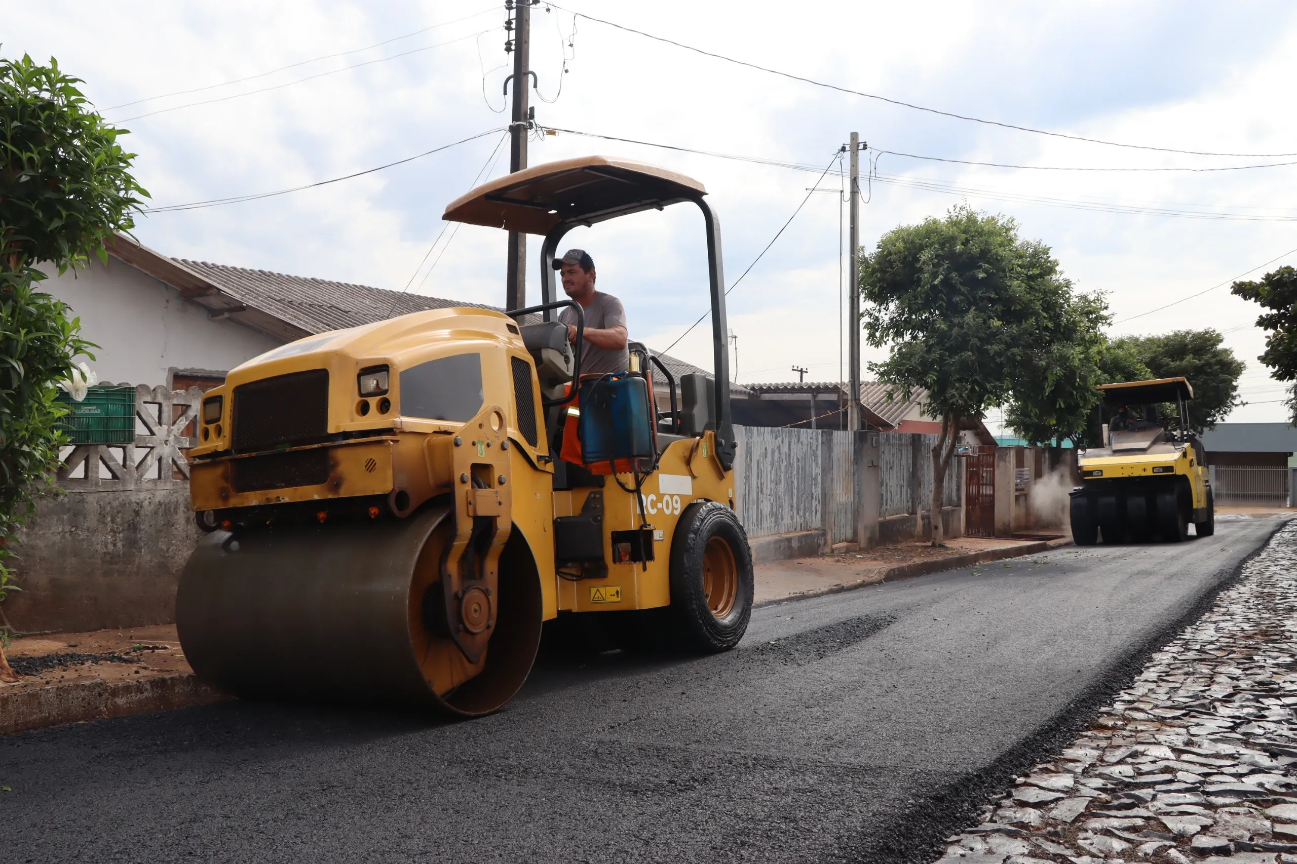 Imagem descritiva da notícia Ivaiporã inicia pacote de obras de pavimentação em 22 bairros