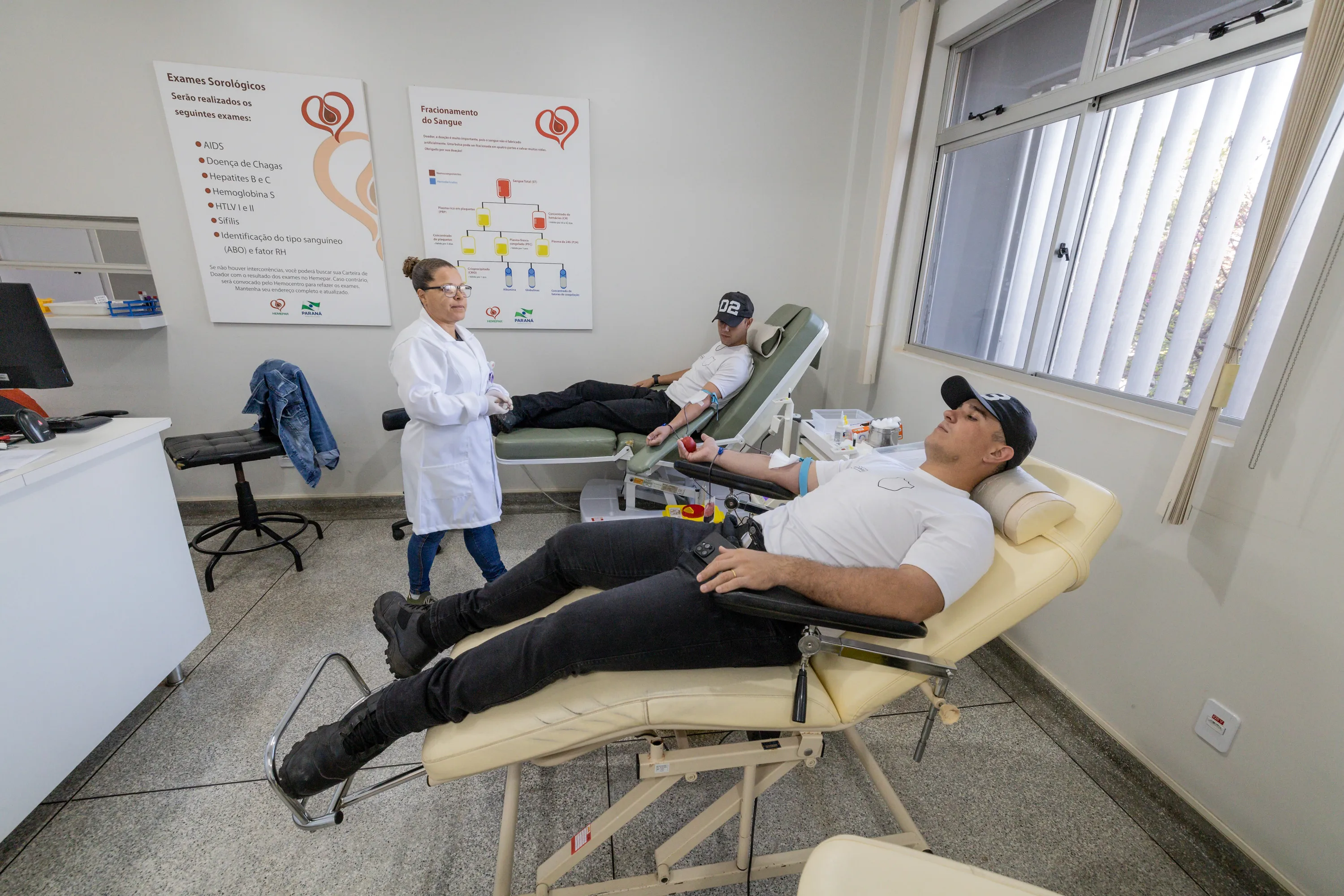 Imagem descritiva da notícia Solidariedade: aspirantes da GCM de Apucarana doam sangue