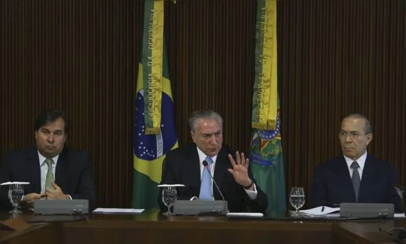 Imagem ilustrativa da imagem Temer nega "acordão" com ex-presidentes Lula e FHC