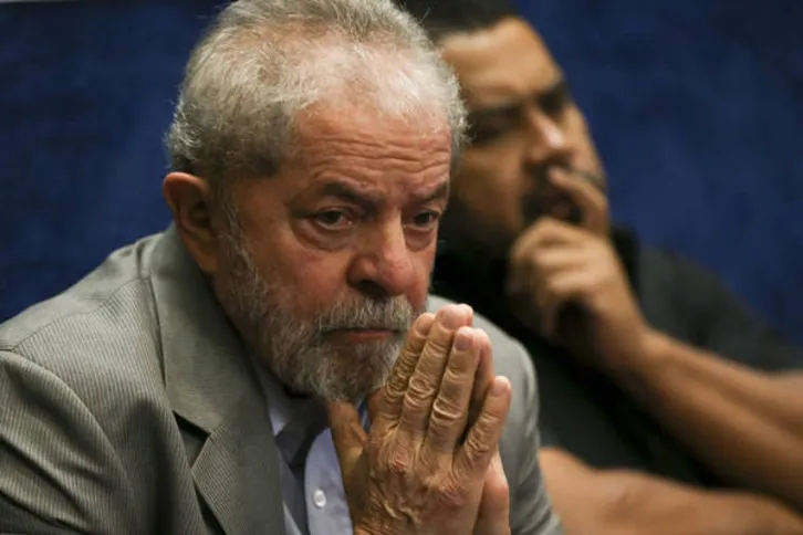 Imagem ilustrativa da imagem Lula é condenado por Moro a 9 anos e 6 meses de prisão