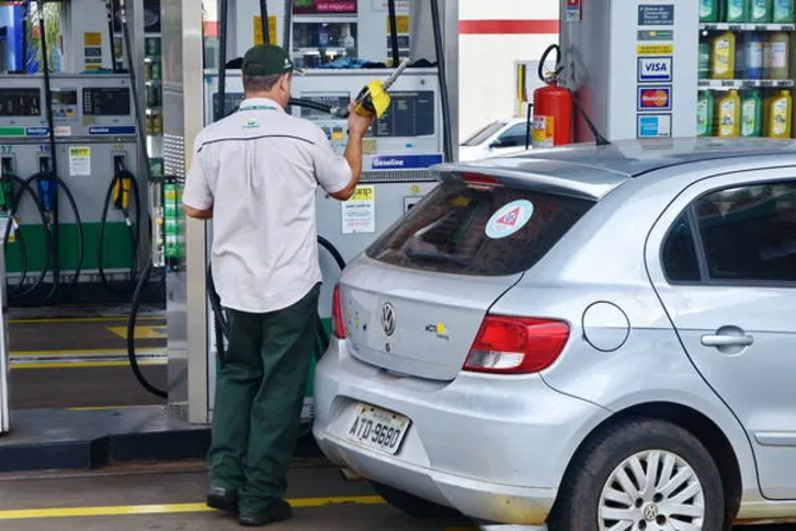 Imagem ilustrativa da imagem Preço da gasolina deve passar dos R$ 4 com aumento de tributos