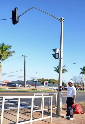Imagem ilustrativa da imagem Arapongas ativa semáforo para pedestres
