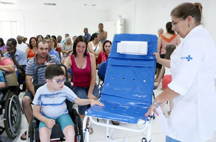 Imagem ilustrativa da imagem Programa Viver sem Limites distribui cadeiras de rodas para pacientes do Vale
