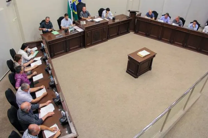 Imagem ilustrativa da imagem Câmara de Arapongas adia votação de projeto polêmico