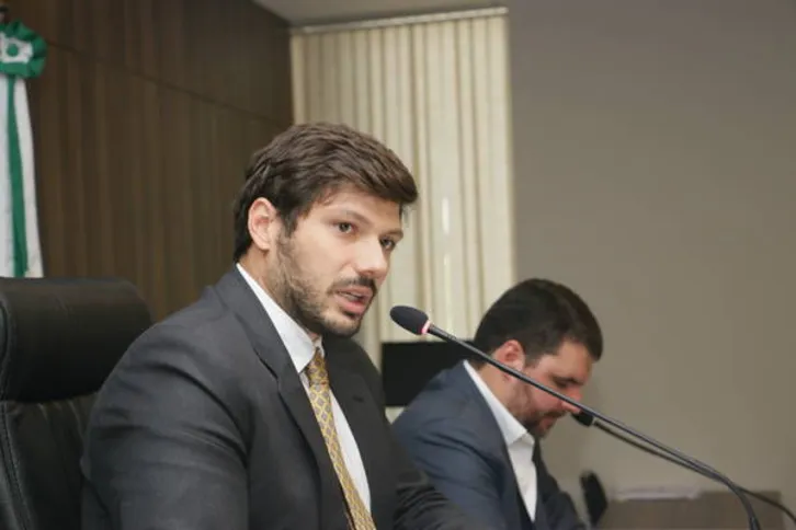 Imagem ilustrativa da imagem Deputados estudam atualização e eliminação de leis no Paraná