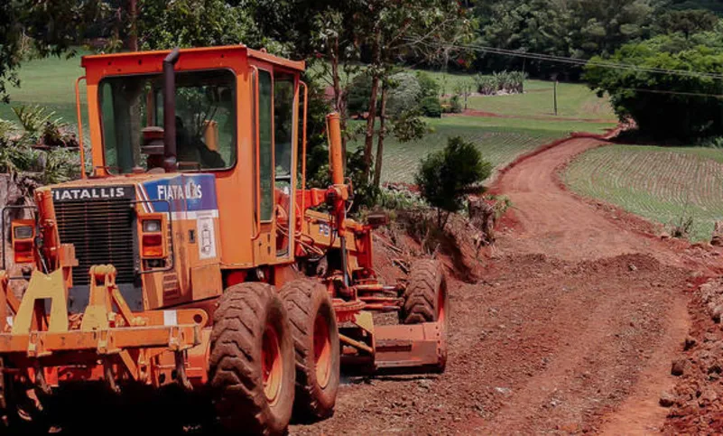 Imagem ilustrativa da imagem Apucarana licita 39 km de obras em estradas rurais