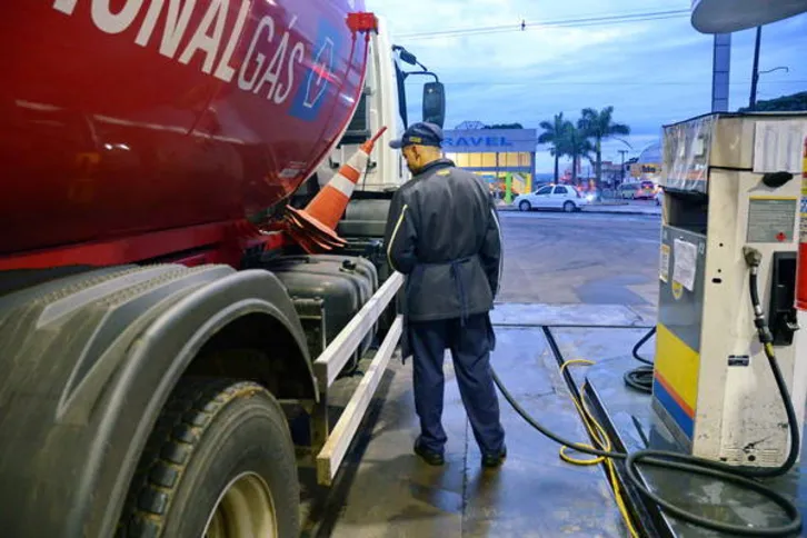 Imagem ilustrativa da imagem Procon de Apucarana notifica distribuidoras de diesel