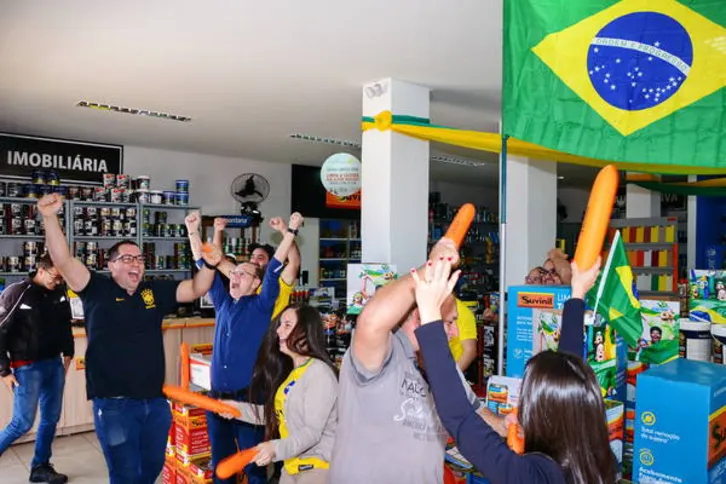 Imagem ilustrativa da imagem Apucaranenses se reúnem para assistir ao jogo do Brasil