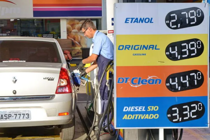 Imagem ilustrativa da imagem Preço do litro do etanol registra queda de até 12,5% no último mês nos postos