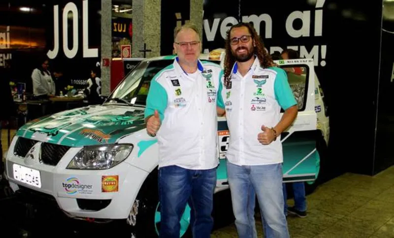 Imagem ilustrativa da imagem Otávio e Allan Enz apresentam carro para o 26º Rally dos Sertões