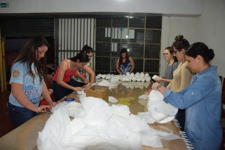 Imagem ilustrativa da imagem Voluntários produzem fraldas em Ivaiporã