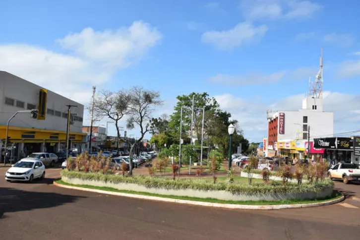 Imagem ilustrativa da imagem Prefeitura de Ivaiporã adianta  a decoração de final de ano