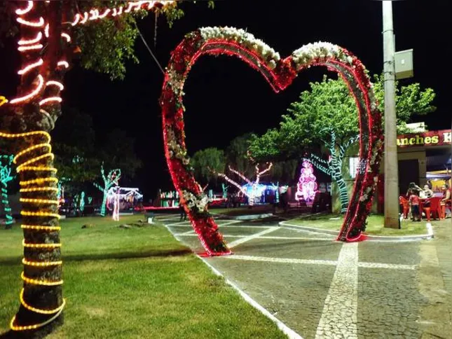 Imagem ilustrativa da imagem Prefeitura de Kaloré muda visual da cidade para chegada do Natal