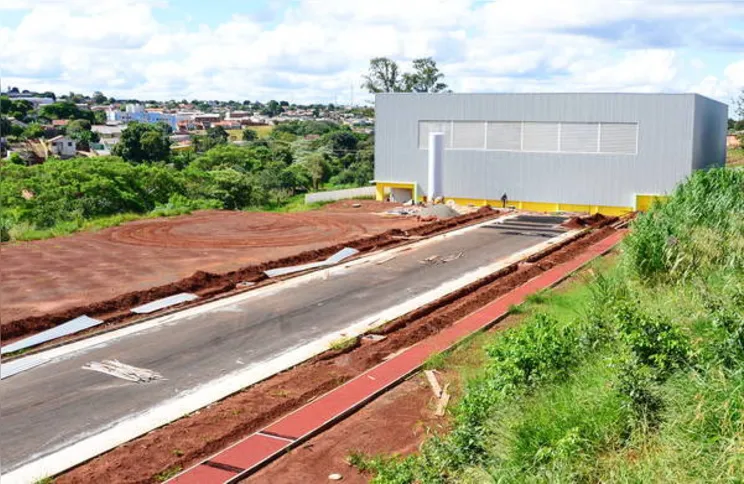 Imagem ilustrativa da imagem Com 80% concluído, centro esportivo de Apucarana será inaugurado em maio