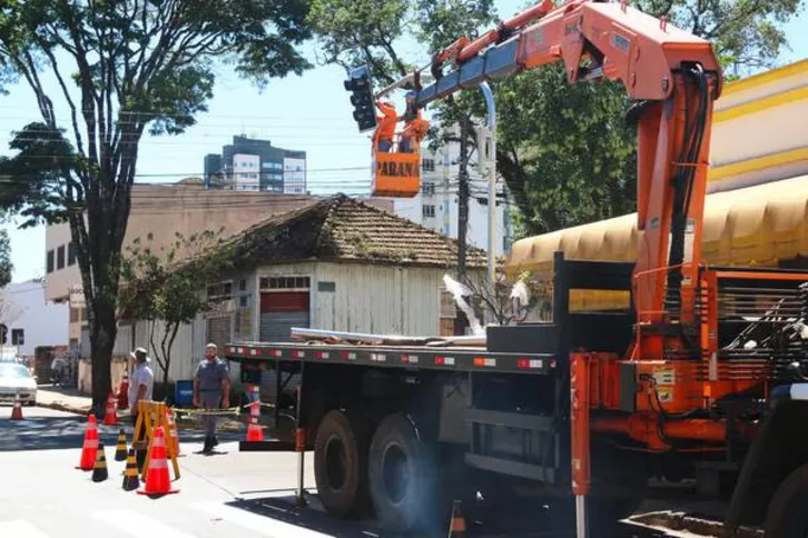 Imagem ilustrativa da imagem Prefeitura começa a instalar novos semáforos na área central
