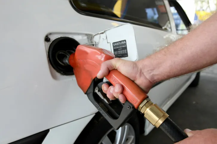 Imagem ilustrativa da imagem Receita emite R$ 4,2 milhões em multas por venda ilegal de etanol