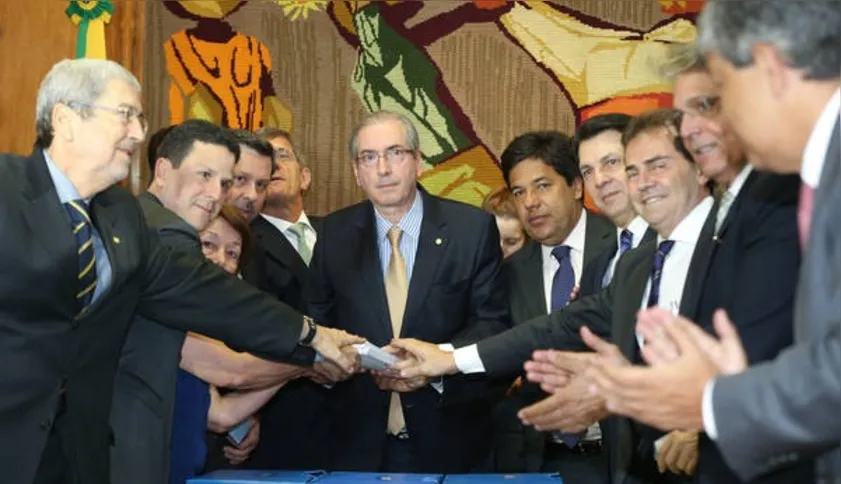 Imagem ilustrativa da imagem Juristas e oposição fazem novo pedido de impeachment