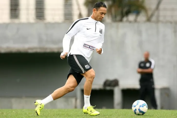 Imagem ilustrativa da imagem Santos luta para continuar no G4 hoje diante do Figueirense