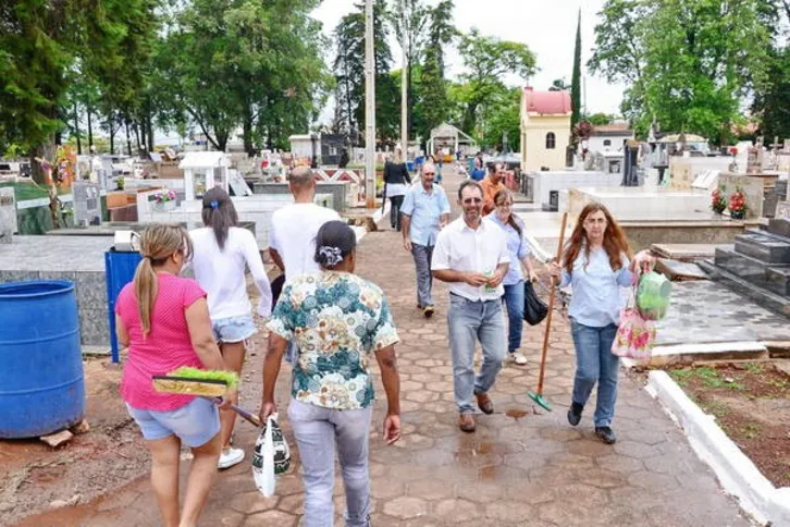Imagem ilustrativa da imagem População antecipa visita a cemitérios