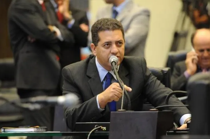 Imagem ilustrativa da imagem Deputados hoje em Londrina