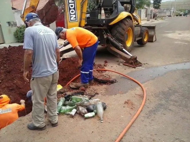 Imagem ilustrativa da imagem Lixo nas ruas causa alagamentos, alerta Codar