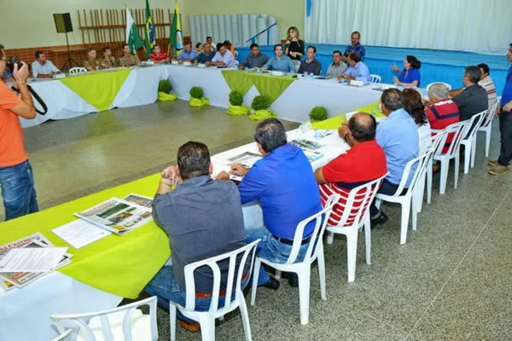 Imagem ilustrativa da imagem Prefeitos discutem sobre  linhas de crédito e segurança