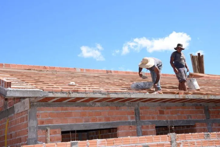 Imagem ilustrativa da imagem Crise trava construção civil 