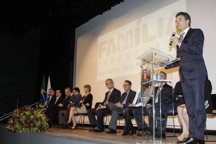 Imagem ilustrativa da imagem Richa prega integração da equipe no combate à pobreza