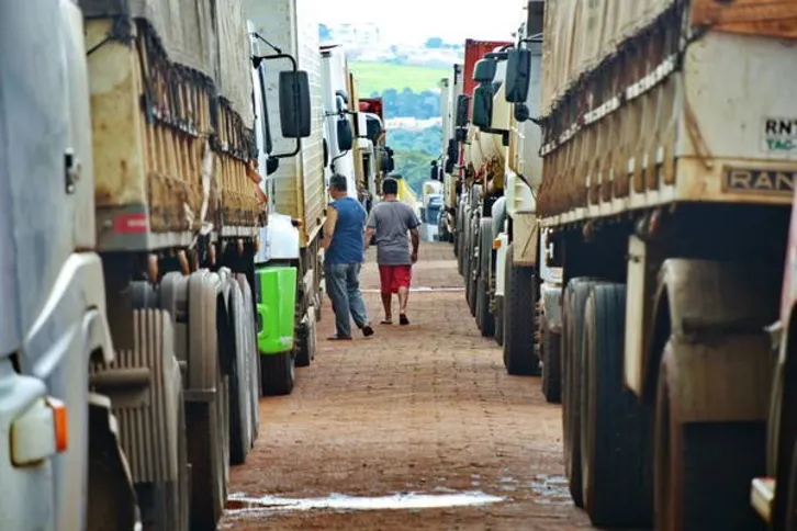Imagem ilustrativa da imagem Greve dos caminhoneiros perde fôlego na região