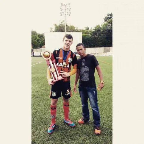 Imagem ilustrativa da imagem Goleiro apucaranense é campeão em SC
