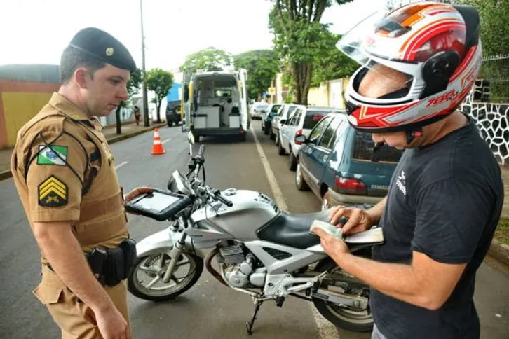 Imagem ilustrativa da imagem Região soma mais de 1,5 mil CNHs suspensas neste ano 
