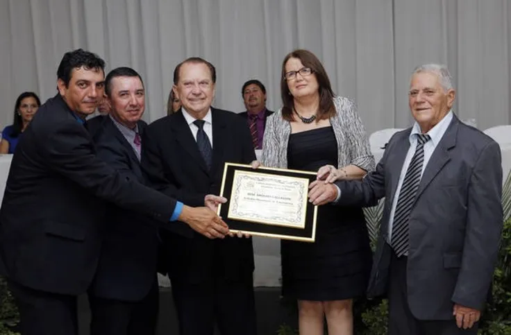 Imagem ilustrativa da imagem Presidente da Coamo é homenageado 