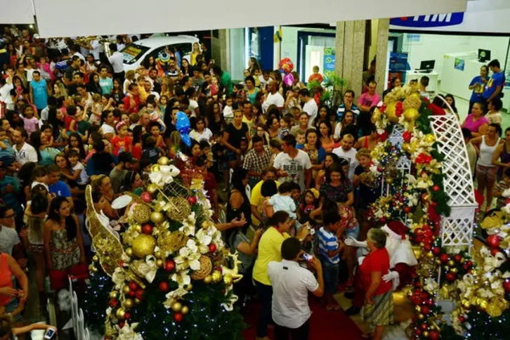 Imagem ilustrativa da imagem Chegada de Papai Noel abre campanha do CentroNorte