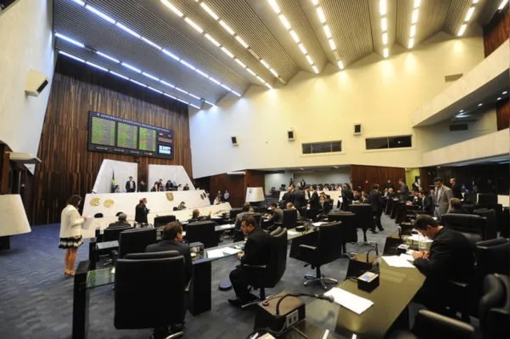 Imagem ilustrativa da imagem  Deputados revogam título de cidadania a José Dirceu