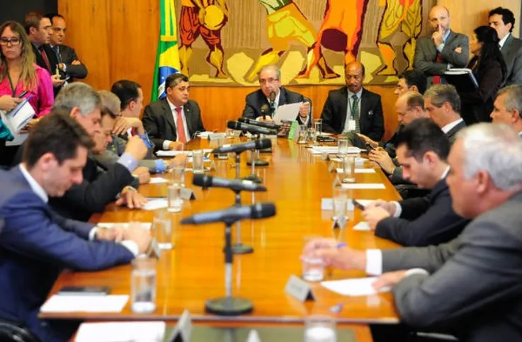 Imagem ilustrativa da imagem  “Racha” adia formação de comissão