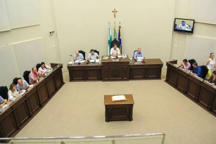 Imagem ilustrativa da imagem Câmara de Arapongas quer limpar pauta de projetos