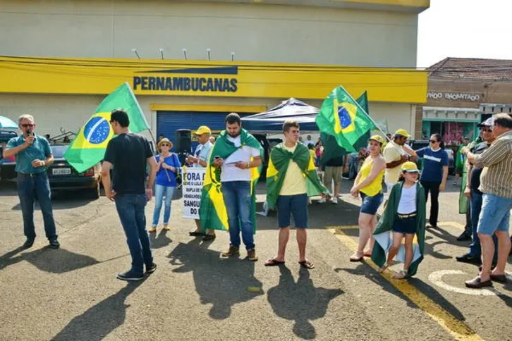 Imagem ilustrativa da imagem Protesto "fora Dilma" tem baixa adesão 