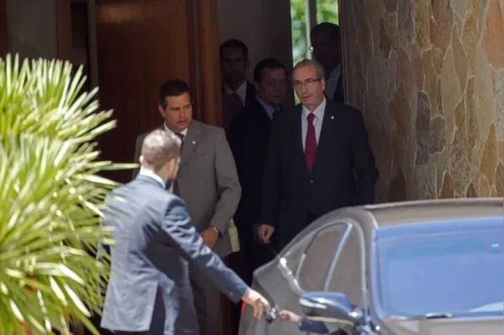 Imagem ilustrativa da imagem Alvo de operação, Cunha afirma que não renuncia