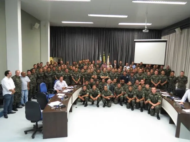 Imagem ilustrativa da imagem Câmara ocupa sessão para entrega de homenagens